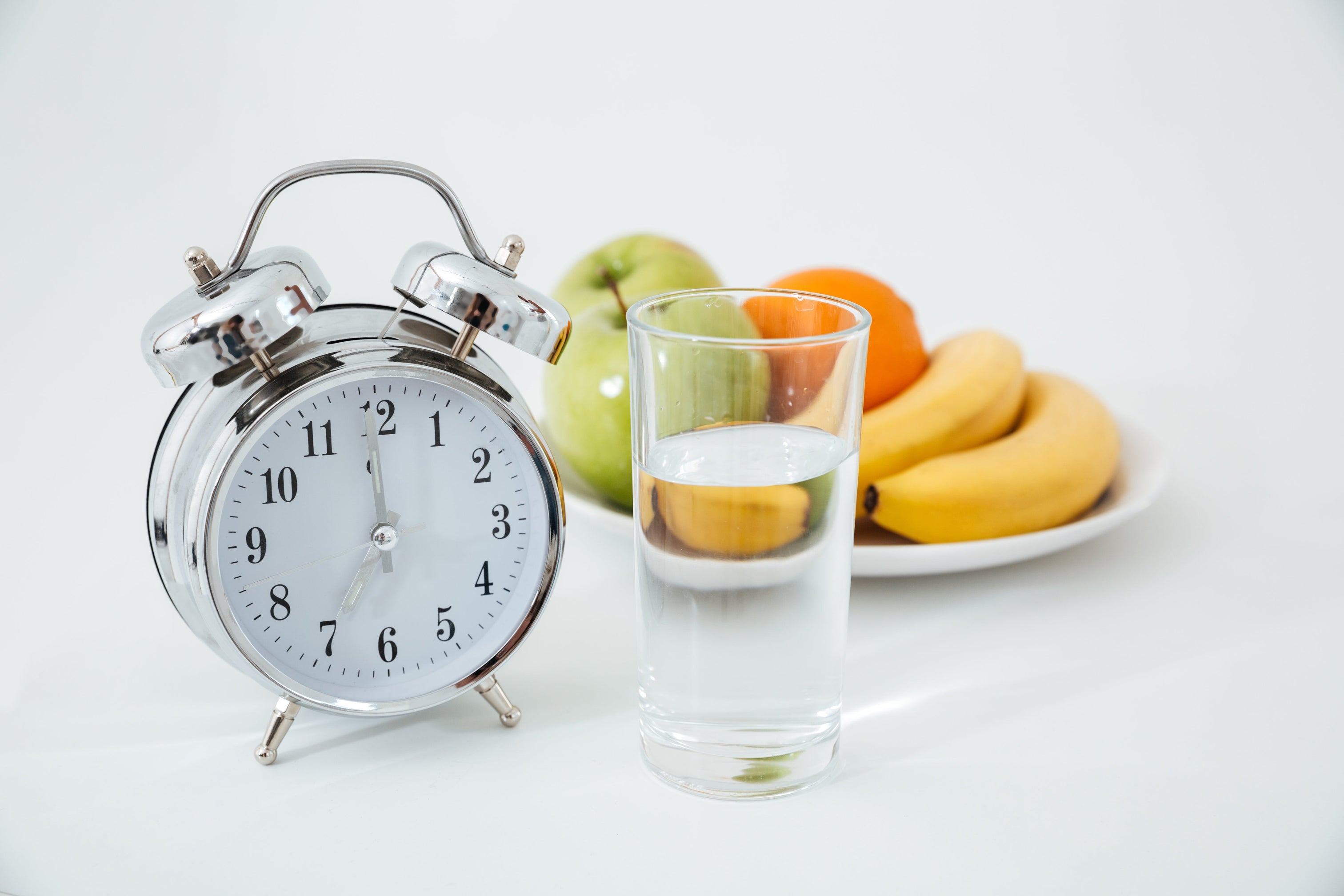 SEOon_alarma-y-vaso-de-agua-